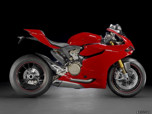 DUCATI 新世代跑王 1199 正式現身囉~