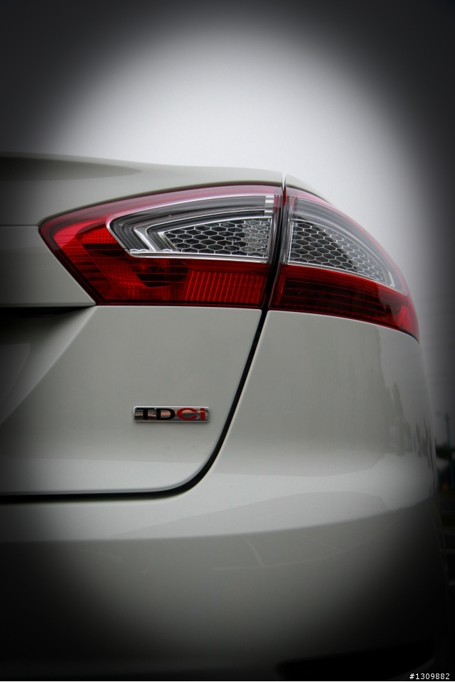 ~硬是要開箱的MONDEO TDCI 白豪莽~