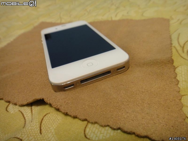 「全台灣唯一真正的iPhone 4S」，容許小弟我為大家博君一笑。