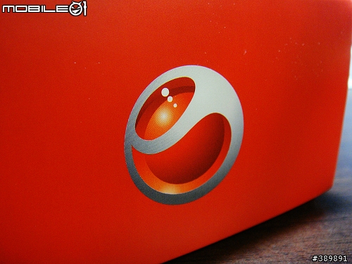 [應該沒人看的開箱文] 極致的白～SonyEricsson XPERIA Arc s「同場加映LiveDock座充」