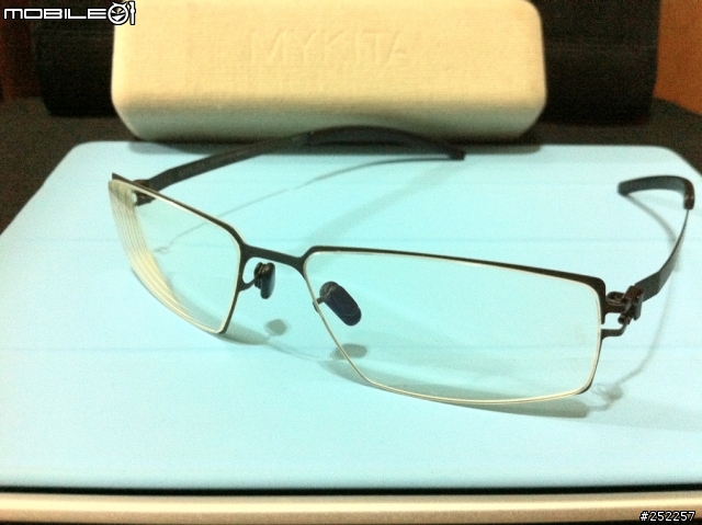 [醇圖片分享] 德國薄鋼的2兄弟們見面了 (ic! berlin + Mykita) ^_^