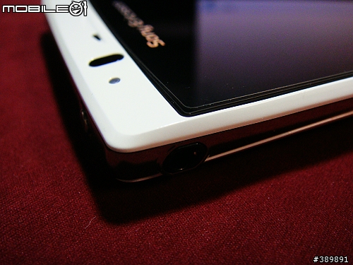 [應該沒人看的開箱文] 極致的白～SonyEricsson XPERIA Arc s「同場加映LiveDock座充」