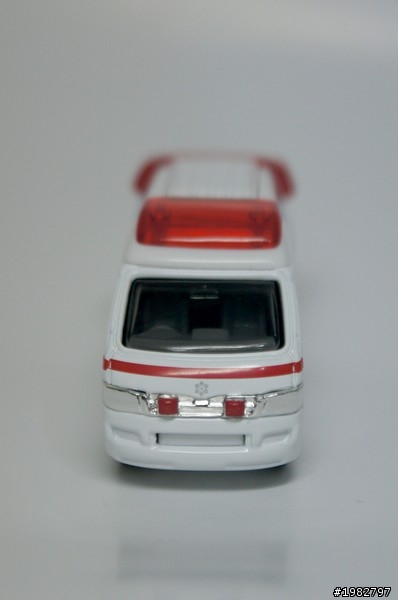 [TOMICA] TOYOTA救護車HIMEDIC人偶吊卡組