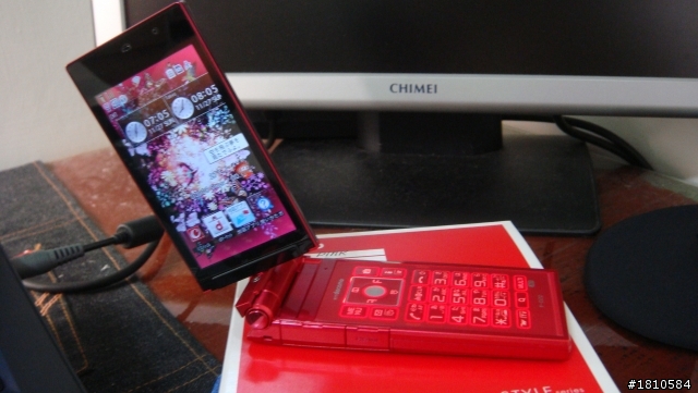 [開箱]11/29新增 閃燈 鍵盤燈 DOCOMO F-02D (PINK)