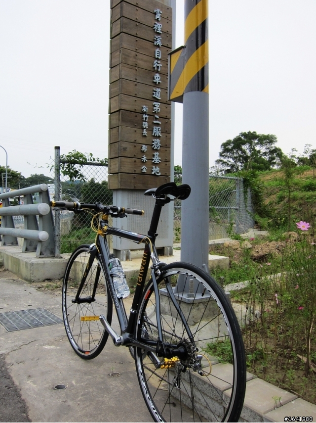 [開箱] 幸運之神送來的 VOLANDO J.I.U 平把公路車 -- 閃亮登場