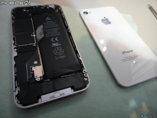 「全台灣唯一真正的iPhone 4S」，容許小弟我為大家博君一笑。