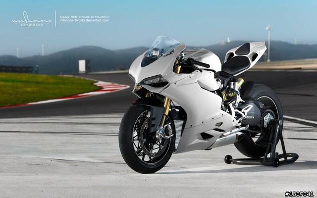 DUCATI 新世代跑王 1199 正式現身囉~