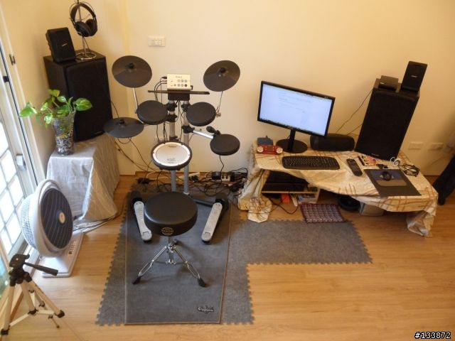 [開箱文]分享我的鼓房~Roland V-Drums+Friend Jam+Drum Tutor