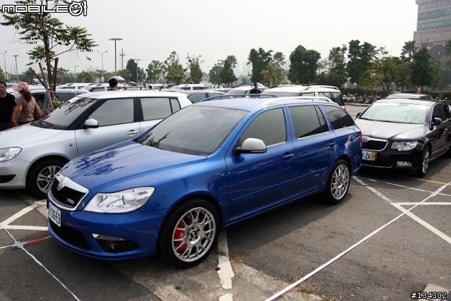 Škoda夢時代→高雄美術館「2011車主大會師」