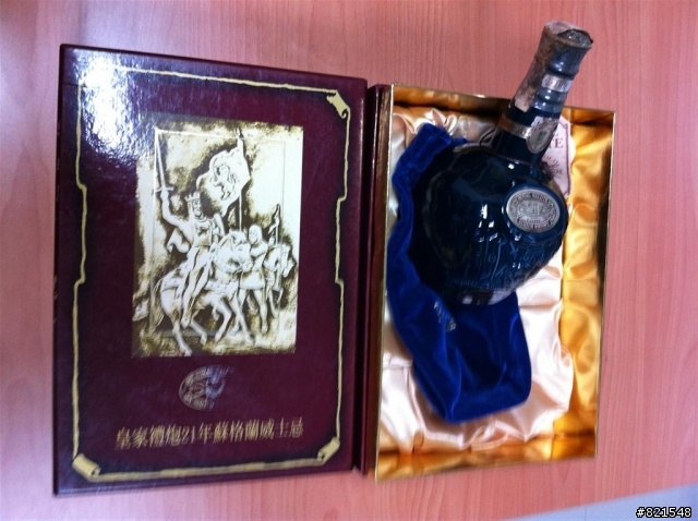 一些老洋酒  不知酒的價值為何