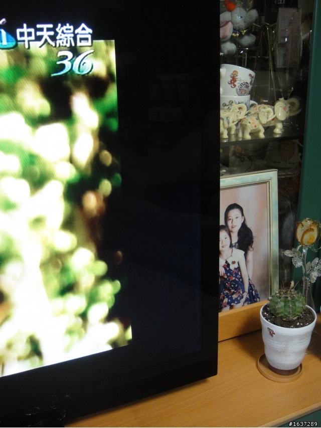SONY 40" NX720 左右邊溢光問題