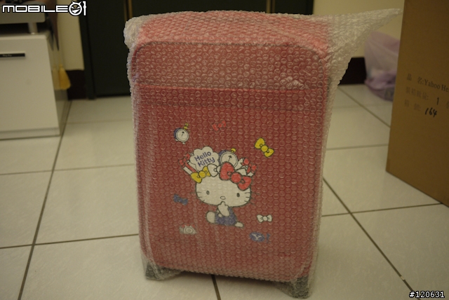 [開箱文] Y購送的Hello Kitty 行李箱