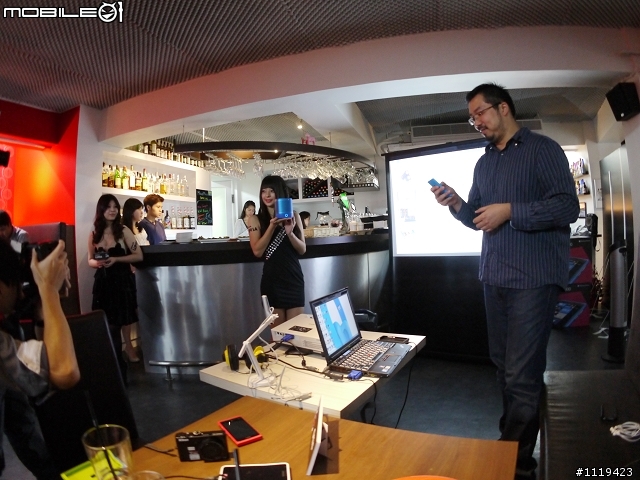 【批著N9的外衣強力現身台灣】 Nokia的最新芒果手機 Lumia 800
