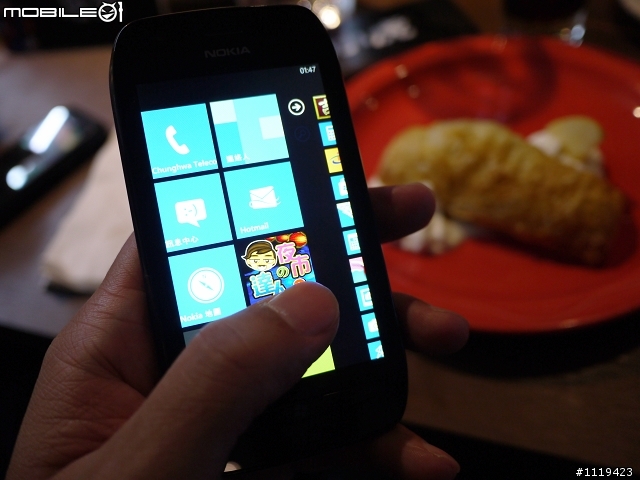 【批著N9的外衣強力現身台灣】 Nokia的最新芒果手機 Lumia 800