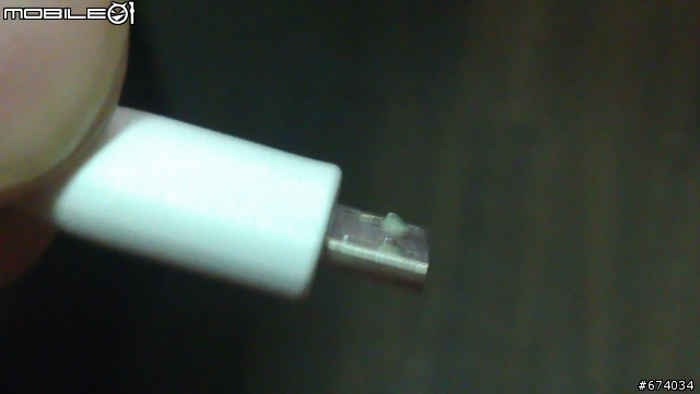 請問我的HTC Sensation XE 為啥手機才買一天usb附近背蓋殼就破裂了!!