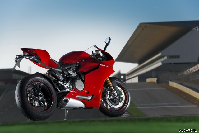 DUCATI 新世代跑王 1199 正式現身囉~