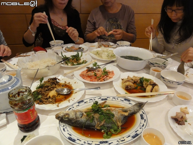[遊記] 法比荷之旅（Day 1 ）凱旋門、巴黎鐵塔、羅浮宮、賽納河（圖多，慎入）