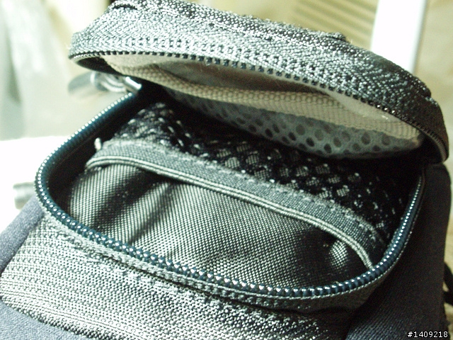 [分享]適合KLASSE的相機包,LOWEPRO  Rezo 50