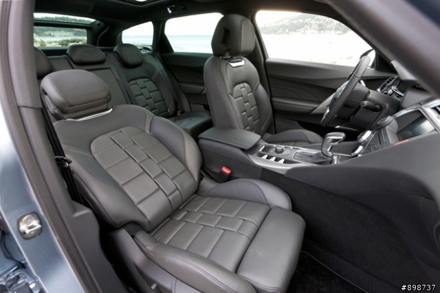 Citroen DS5現身