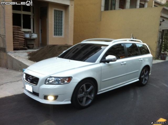 新竹Volvo V50 D5 R-Design白色終於開箱了