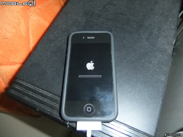 更新軟體之後 IPHONE 4 就一直這個畫面