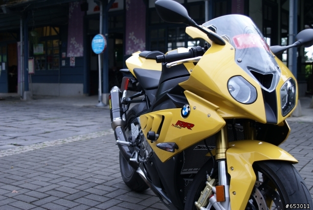 德國工藝S1000RR....."啪兔"~~~鵝蛋鮮艷黃現身！！