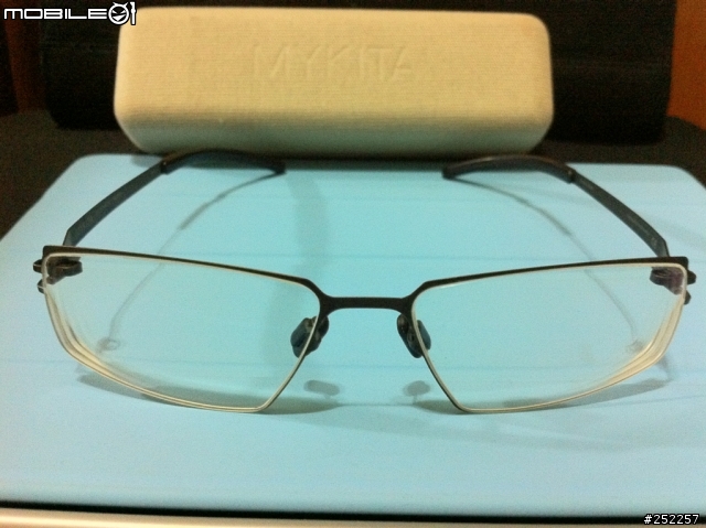[醇圖片分享] 德國薄鋼的2兄弟們見面了 (ic! berlin + Mykita) ^_^