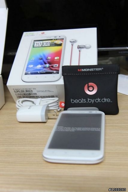 HTC Sensation XL 簡單開箱