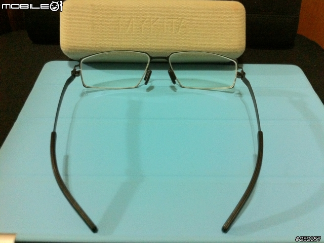 [醇圖片分享] 德國薄鋼的2兄弟們見面了 (ic! berlin + Mykita) ^_^