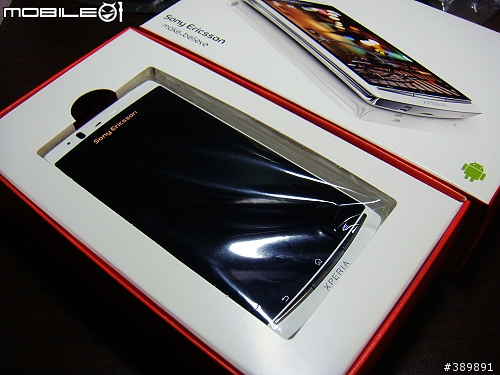 [應該沒人看的開箱文] 極致的白～SonyEricsson XPERIA Arc s「同場加映LiveDock座充」