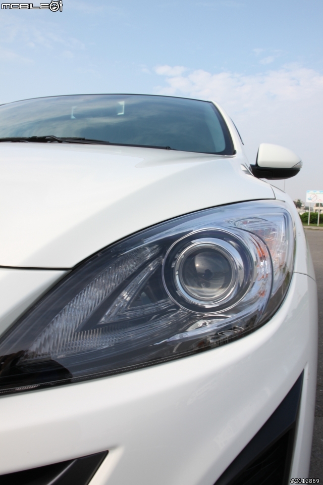 [分享]Mazda 3 2.0 5D 頂級版 簡易開箱文 !!!!!