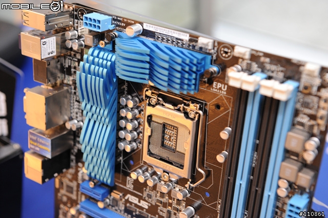 簡單的ASUS X79系列主機板曝光照-華碩玩家聚會@關渡總公司