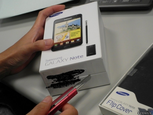 隔壁女同事冷不防的訂了一台GALAXY Note...