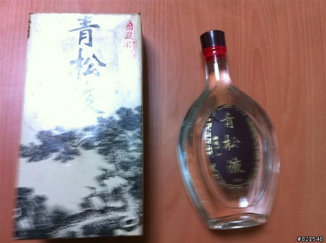 一些老洋酒  不知酒的價值為何