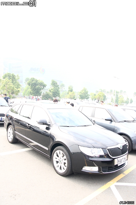 Škoda夢時代→高雄美術館「2011車主大會師」