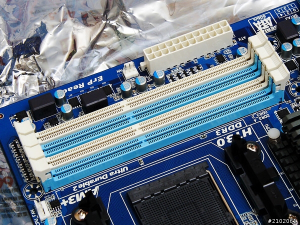 分享巴扣牌推土機、中文Win8系統蹦出新滋味(新增空冷hyper 612 pwm基本、大超5G溫度)