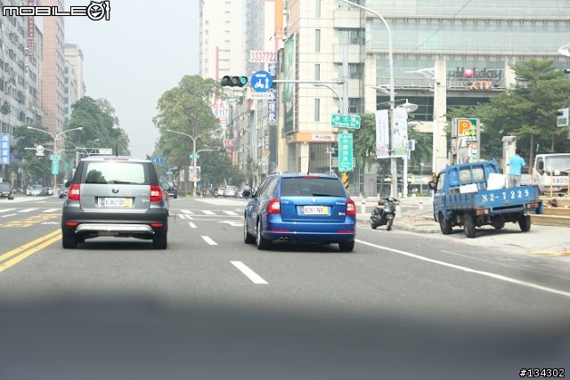 Škoda夢時代→高雄美術館「2011車主大會師」