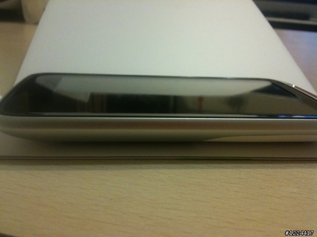 為了那抹陶瓷白......HTC Sensation XE(白)
