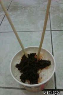 喔~喔~喔!這難道是傳說中的維力炸醬飯嗎?天阿)))