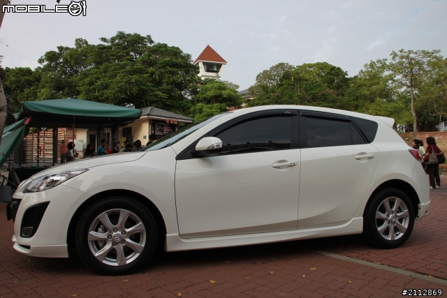 [分享]Mazda 3 2.0 5D 頂級版 簡易開箱文 !!!!!