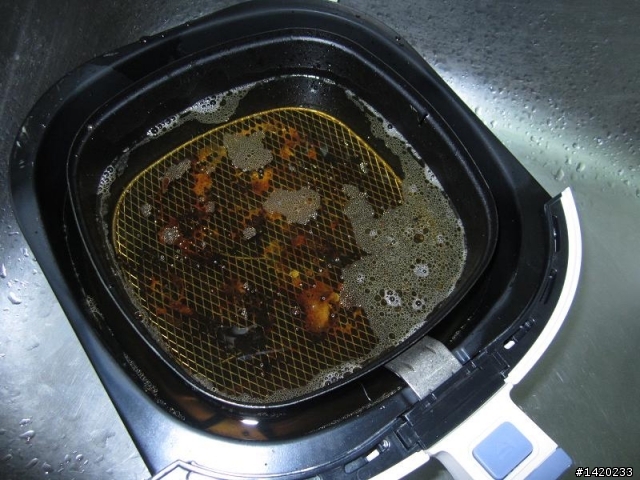 我的飛利浦氣炸鍋..第二本..冷凍雞腿+清洗過程