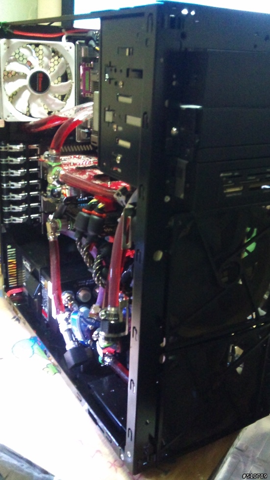 (分享兼開箱..更新完成篇)打造自己的水冷電腦之過程..圖多文長.