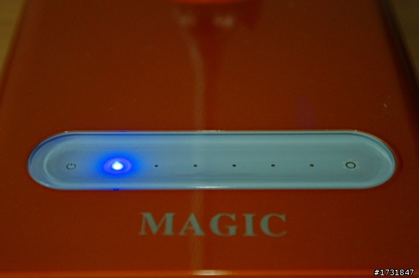 簡潔俐落的好檯燈--MAGIC Mini LED開箱~