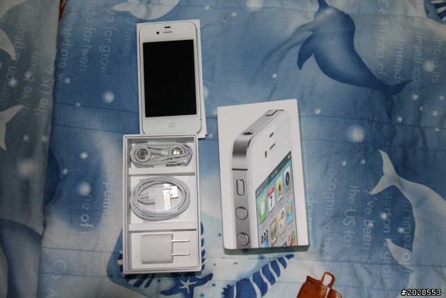 yo 開箱囉 各位大大 我的iphone 4s 64g白色來囉