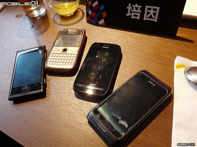 【批著N9的外衣強力現身台灣】 Nokia的最新芒果手機 Lumia 800