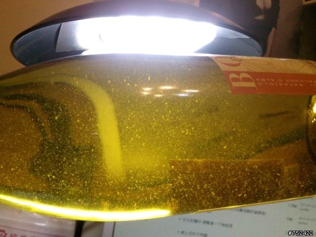 未開的甜白酒裡有白色點狀沉澱物，請問這算正常嗎?