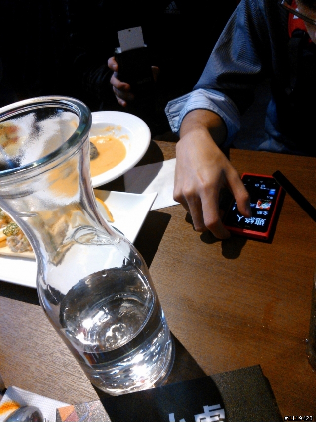 【批著N9的外衣強力現身台灣】 Nokia的最新芒果手機 Lumia 800
