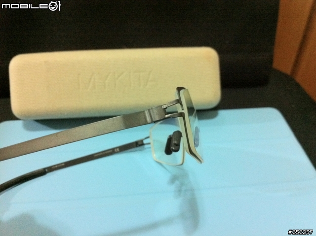 [醇圖片分享] 德國薄鋼的2兄弟們見面了 (ic! berlin + Mykita) ^_^