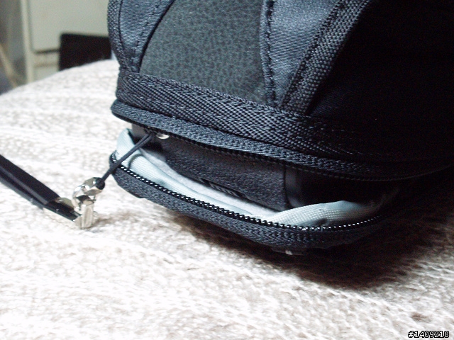 [分享]適合KLASSE的相機包,LOWEPRO  Rezo 50