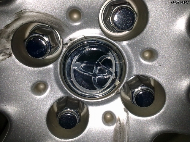剛剛發生的小車禍!請教各位高手這樣維修所需的費用大約??